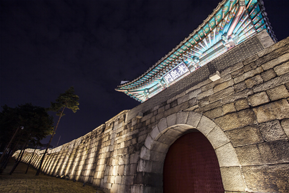 首尔市举办和外国朋友一起体验的独特的“汉阳都城月光纪行”