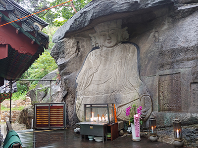 普陀寺的磨崖菩萨坐像和金铜菩萨坐像
