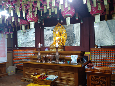 普陀寺的磨崖菩萨坐像和金铜菩萨坐像