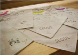 请选出10种心仪的首尔旅游纪念品后领取纪念品
