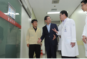 朴元淳首尔市长访问医院