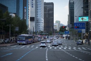 首尔市，为道路安全而开展老旧的下水管道维修