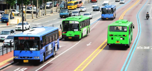 强化每月“乘坐公共交通工具之日”