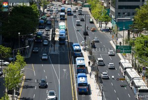 首尔市，于12月31日开通钟路2.8公里中央公交车专用道