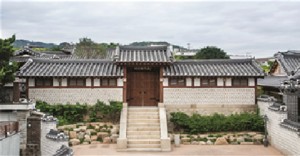 首尔市北村的百年古宅“白麟济故居”夜间开放