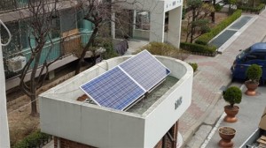 首尔市免费补助小型共同住宅警卫室加装迷你太阳能板