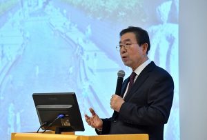 朴元淳市长成为首位前往北京大学演讲的首尔市长