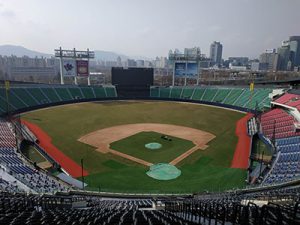 首尔市完成“蚕室棒球场”设施工程，大幅提升了观众的便利性和安全性