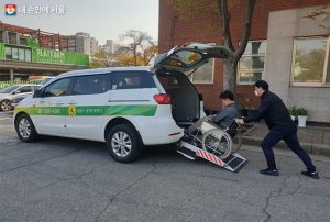 针对残疾人叫车服务，首尔市推出非轮椅残疾人也可使用的“凭单制出租车”