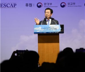 首尔市长发表以“减少首尔市大气污染及应对气候变化”为主题的特别演讲