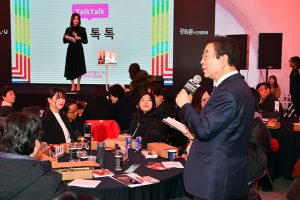 首尔市长在“广场文化论坛”上就“从文化方面利用新光化门广场”进行讨论