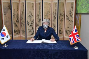 为学习新型冠状病毒肺炎防疫经验，英国前首相访问首尔市厅