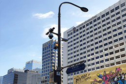 首尔市首批26根“智能杆”架设完毕，集路灯·信号灯·Wi-Fi·监控摄像头功能于一体