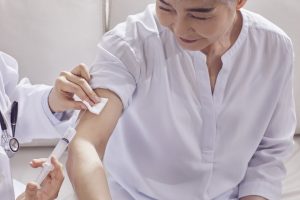 65岁以上老年人4月起开始接种新型冠状病毒肺炎疫苗