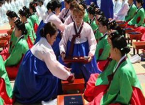 首尔市在南山韩屋村进行“传统成年礼”YouTube直播