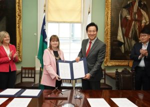 首尔与都柏林市签署友好城市协议