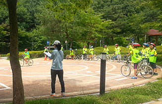 户外儿童自行车安全培训