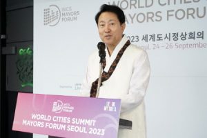 首尔市长吴世勋分享首尔学习和安心收入成果