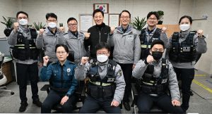 春节假期前访问传统市场及警察、消防现场-3