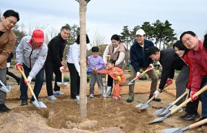 第79届植树节纪念举办“同行魅力庭园城市首尔”活动-3