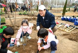 第79届植树节纪念举办“同行魅力庭园城市首尔”活动-4