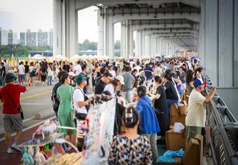 真跳蚤市场全景