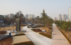 龙山战争纪念馆1万2千㎡广场前“敞开式市民公园”落成
