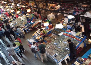 Fresh seafood in Noryanggin market